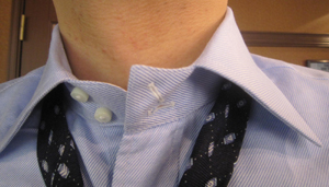 ドゥェボットーニの場合ネクタイを締めると台衿が見えてしまう御客様